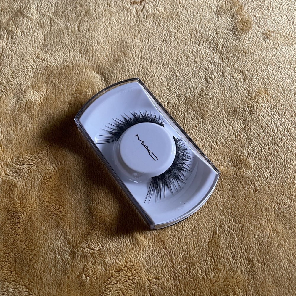 MAC COSMETICS lashes